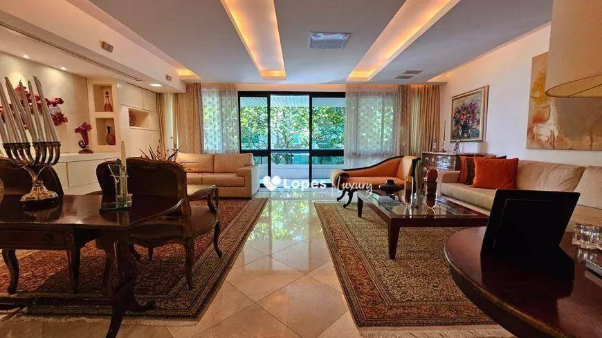 Espetacular Apartamento no Leblon: 260m², 4 Quartos (2 Suítes) e 3 Vagas | Varandão