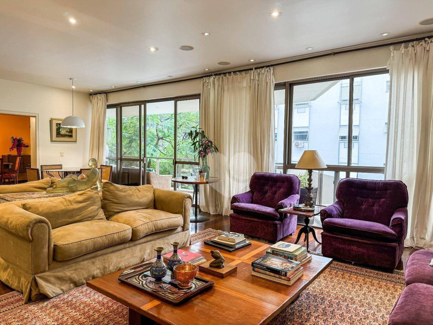 Apartamento a venda  4 quartos,Varanda e 3 vagas em Ipanema.